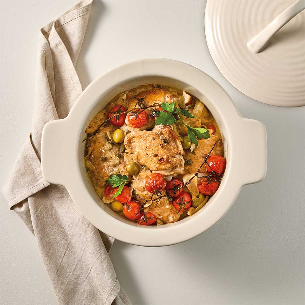 OvenBake Casserole Dish with Lid 3L Oat Cream with chicken stew at Robins Kitchen