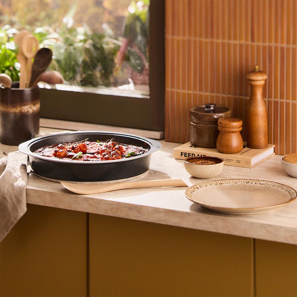 Bessemer Non Stick Round Baking Dish 34cm Black