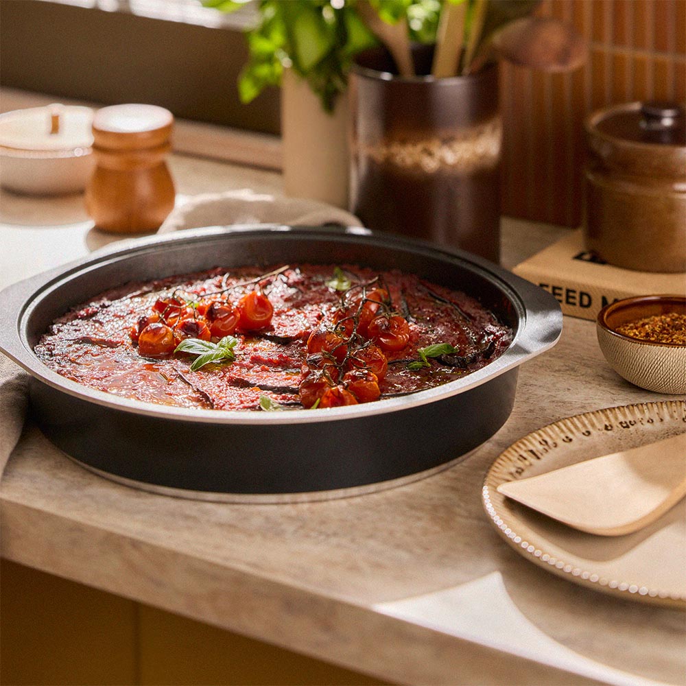 Bessemer Non Stick Round Baking Dish 34cm Black