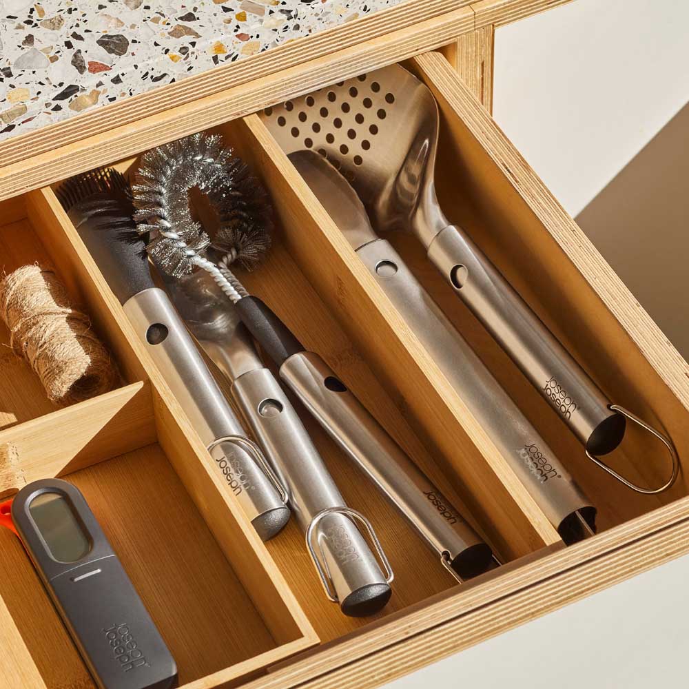 Joseph Joseph Grillout 2-Piece BBQ Turner & Tongs Set With Retractable Heads at Robins Kitchen