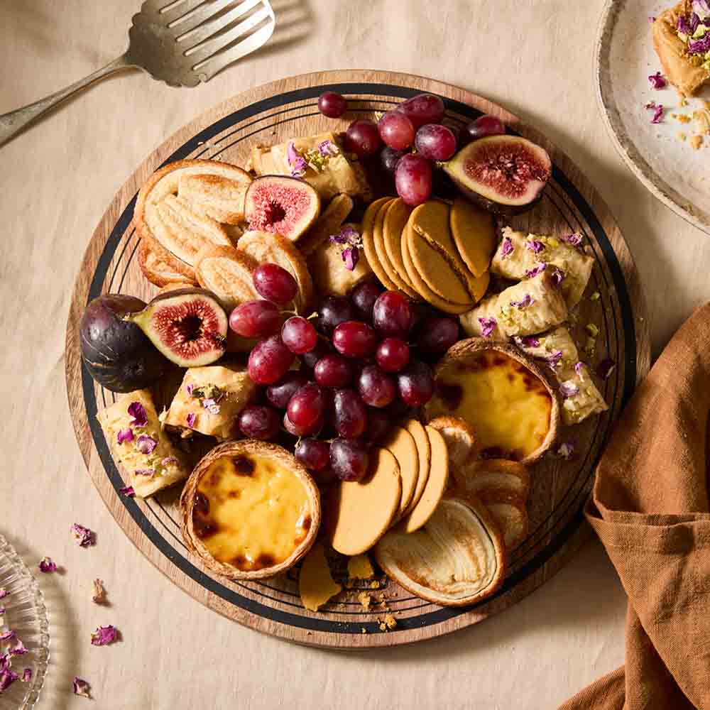 30cm round wooden Serving Board with charcuterie - Robins Kitchen